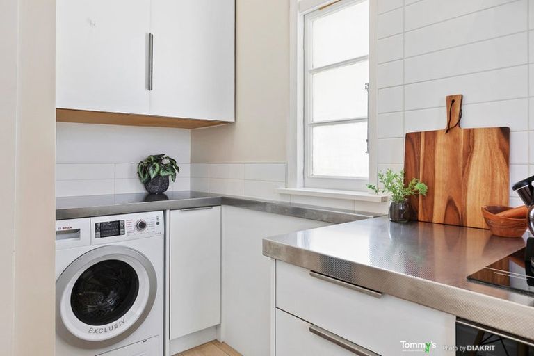 Photo of property in 20c Portland Crescent, Thorndon, Wellington, 6011