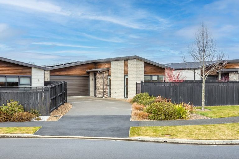 Photo of property in 2 Lussa Close, Broomfield, Christchurch, 8042