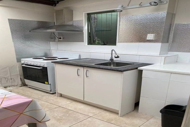 Photo of property in 37 Sunset Road, Totara Vale, Auckland, 0632