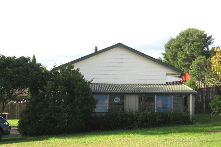 Photo of property in 15 Imperial Place, Henderson, Auckland, 0612