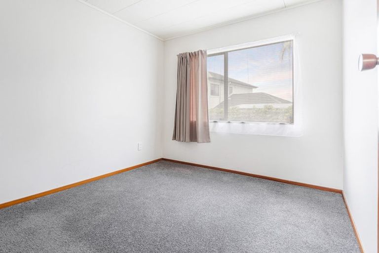 Photo of property in 73 Wiseley Road, West Harbour, Auckland, 0618