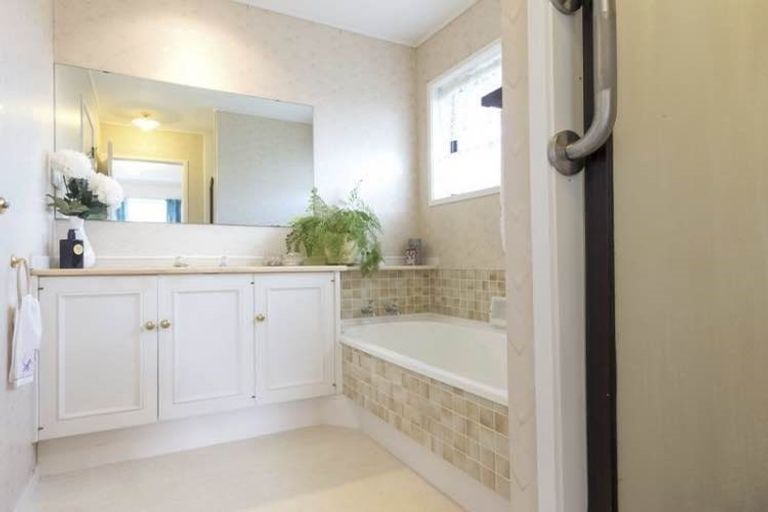 Photo of property in 1/8 Eastridge Court, Northpark, Auckland, 2013