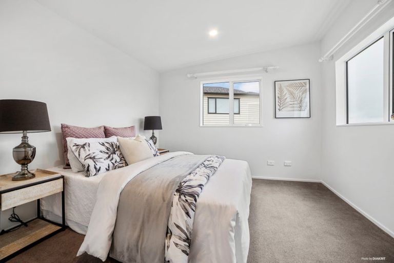 Photo of property in 65 Zara Court, Windsor Park, Auckland, 0632