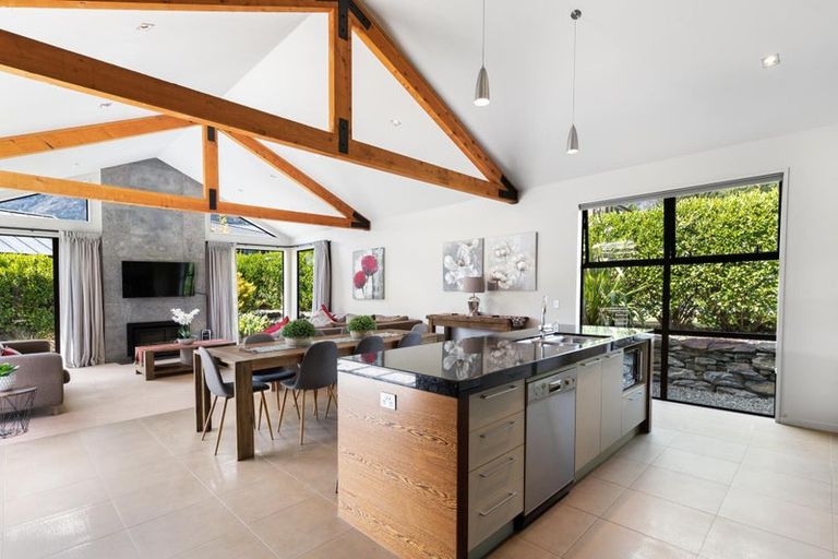 Photo of property in 18 Rannoch Drive, Jacks Point, Queenstown, 9371