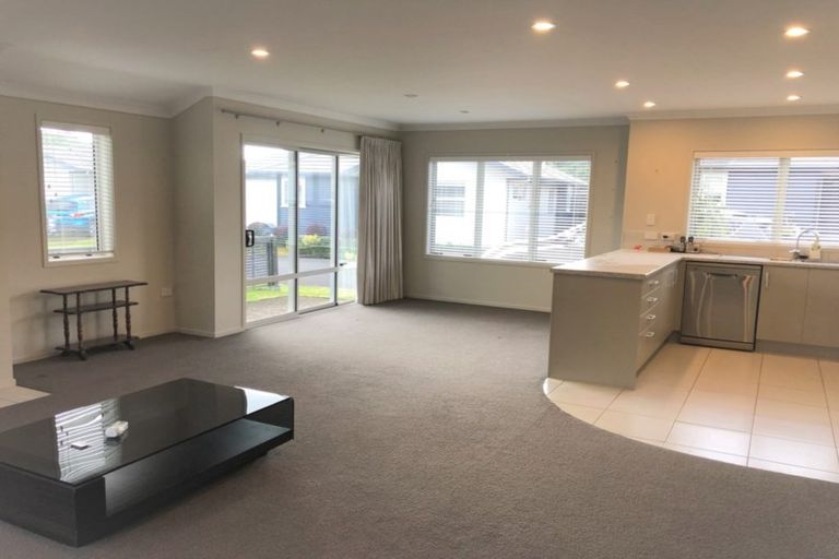 Photo of property in 30 Bridgewater Way, Pyes Pa, Tauranga, 3112