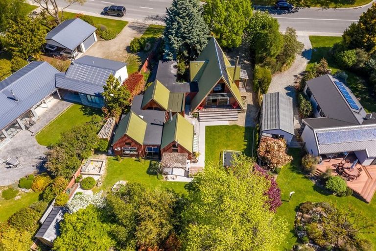 Photo of property in 8 Sargood Drive, Wanaka, 9305