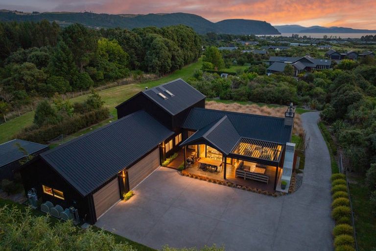 Photo of property in 40 Lacebark Drive, Kinloch, Taupo, 3377