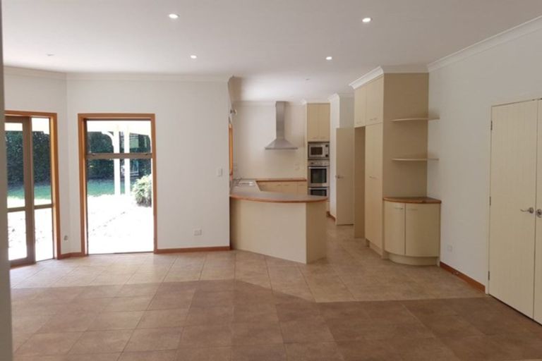 Photo of property in 7 Daphne Harden Lane, Paremoremo, Auckland, 0632