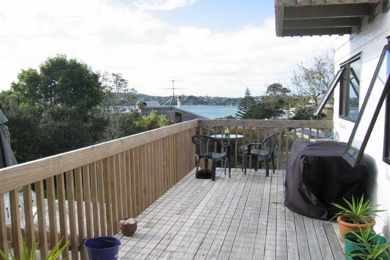 Photo of property in 23a Melandra Road, Stanmore Bay, Whangaparaoa, 0932