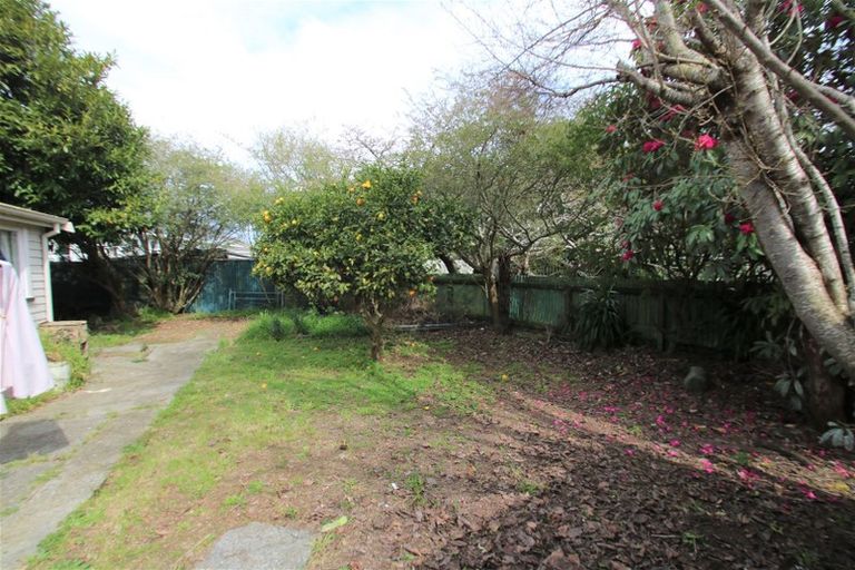Photo of property in 30 Goldsmith Crescent, Levin, 5510