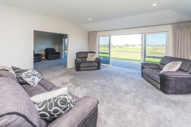 Photo of property in 37 Magnolia Crescent, Tawhero, Whanganui, 4501