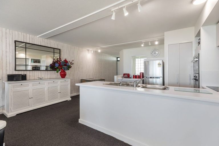 Photo of property in 10 Marine Parade, Mount Maunganui, 3116