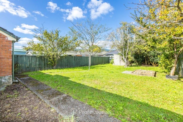 Photo of property in 16 Hazel Street, Ebdentown, Upper Hutt, 5018