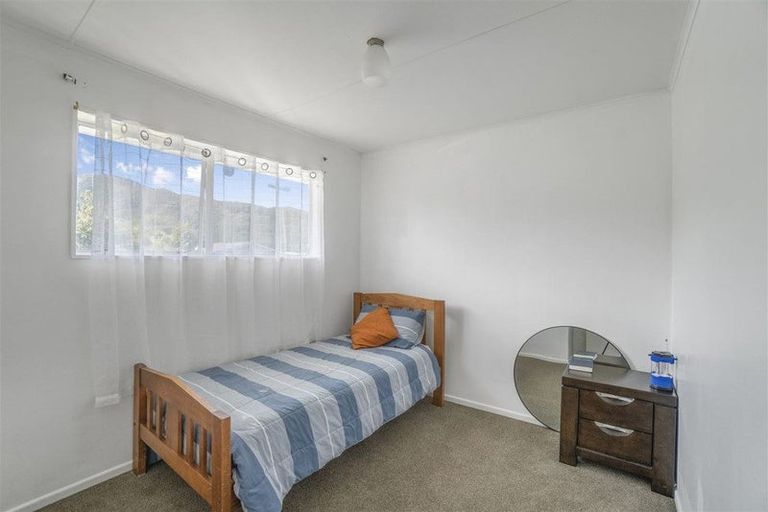 Photo of property in 321a Wellington Road, Wainuiomata, Lower Hutt, 5014