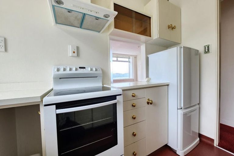 Photo of property in Jerningham Apartments, 20 Oriental Terrace, Oriental Bay, Wellington, 6011