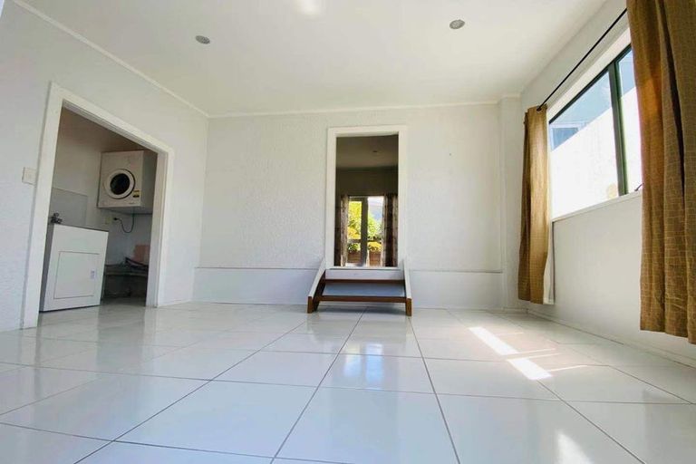 Photo of property in 1/728 Beach Road, Browns Bay, Auckland, 0630