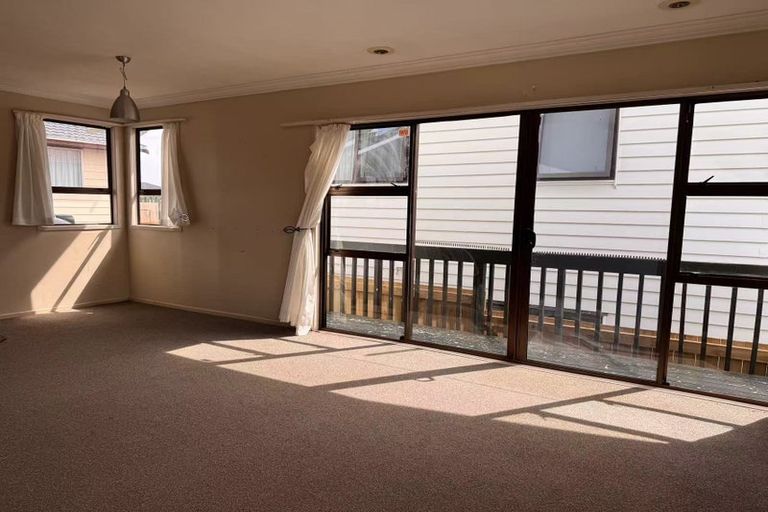 Photo of property in 119 Aviemore Drive, Highland Park, Auckland, 2010