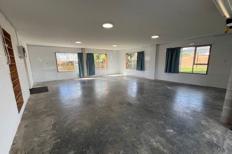 Photo of property in 24 Hurstbourn Priors, Goodwood Heights, Auckland, 2105