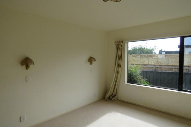 Photo of property in 5 Kellyville Heights, Merrilands, New Plymouth, 4312