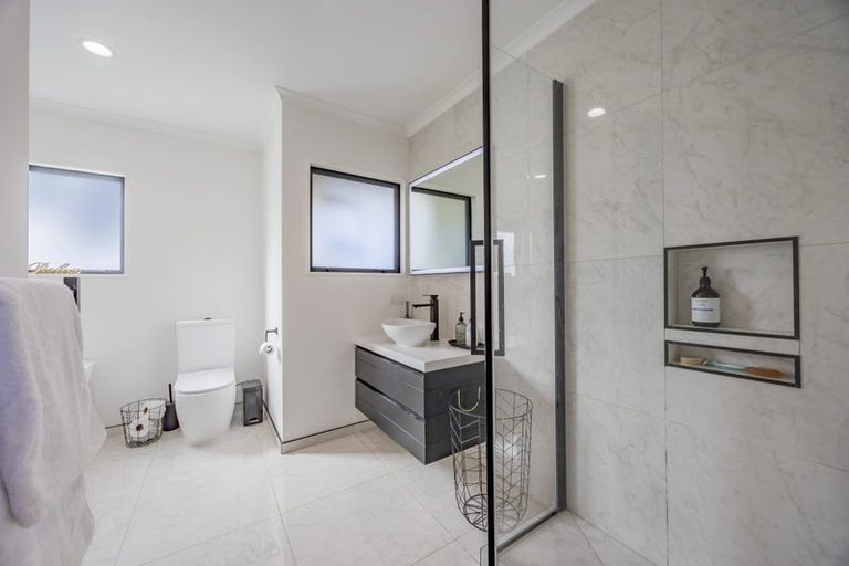 Photo of property in 40 Coventry Way, Long Bay, Auckland, 0630