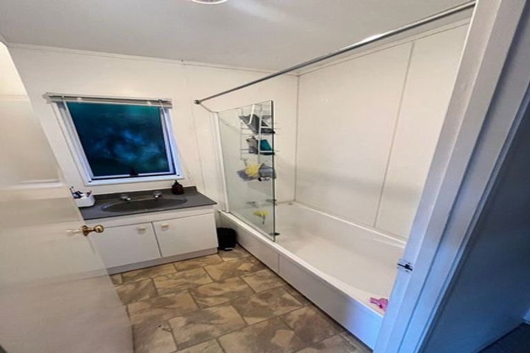 Photo of property in 15a Heathglen Place, Bayview, Auckland, 0629