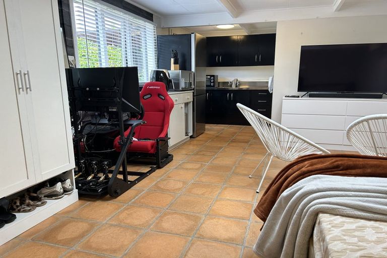 Photo of property in 1/6 Stansfield Place, Sunnyhills, Auckland, 2010