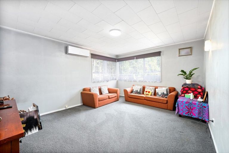 Photo of property in 2/15 Larissa Avenue, Henderson, Auckland, 0610