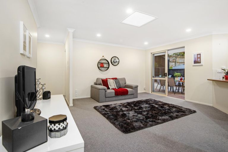 Photo of property in 55 Mt Lebanon Crescent, The Gardens, Auckland, 2105