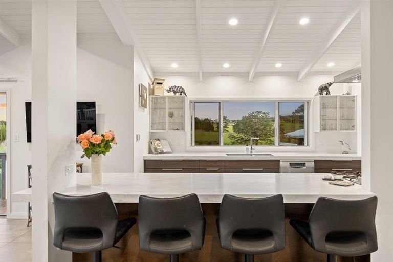 Photo of property in 145 Hanham Road, Kumeu, 0891