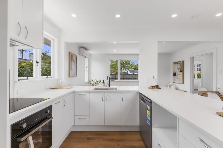 Photo of property in 1/55 Northcote Road, Hillcrest, Auckland, 0627