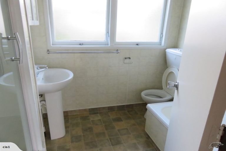 Photo of property in 2/39 Buckingham Crescent, Manukau, Auckland, 2025