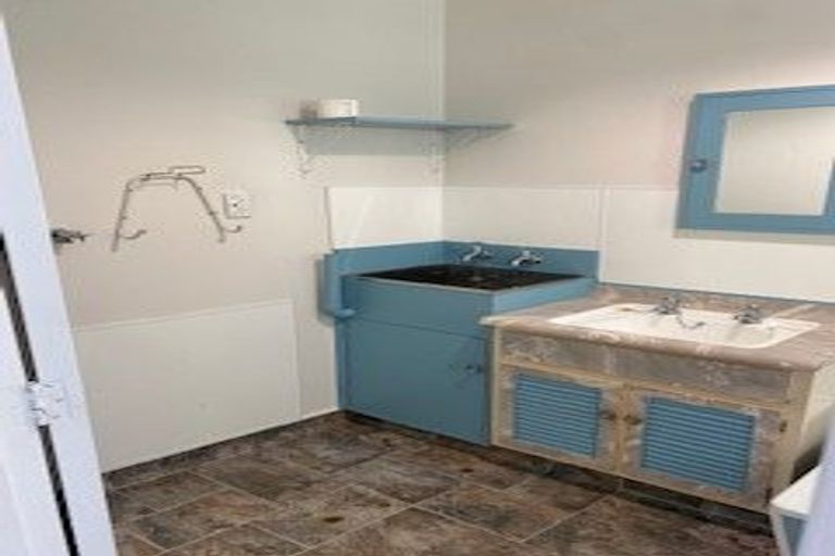 Photo of property in 1a Sunrise Boulevard, Tawa, Wellington, 5028