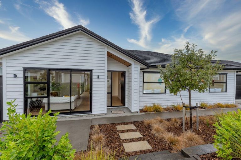 Photo of property in 4 Vintry Drive, Kumeu, 0810