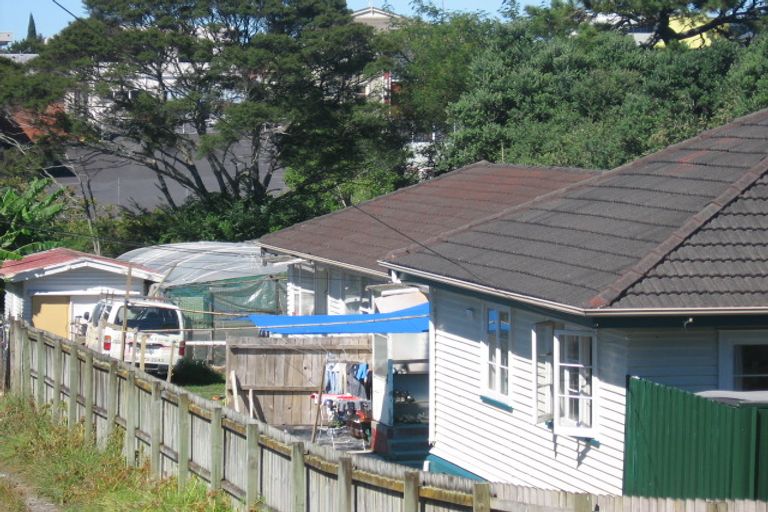 Photo of property in 2/16 Kaponga Crescent, New Lynn, Auckland, 0600