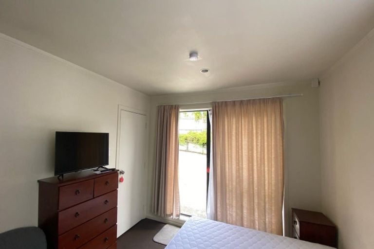 Photo of property in 8d Schnapper Rock Road, Schnapper Rock, Auckland, 0632