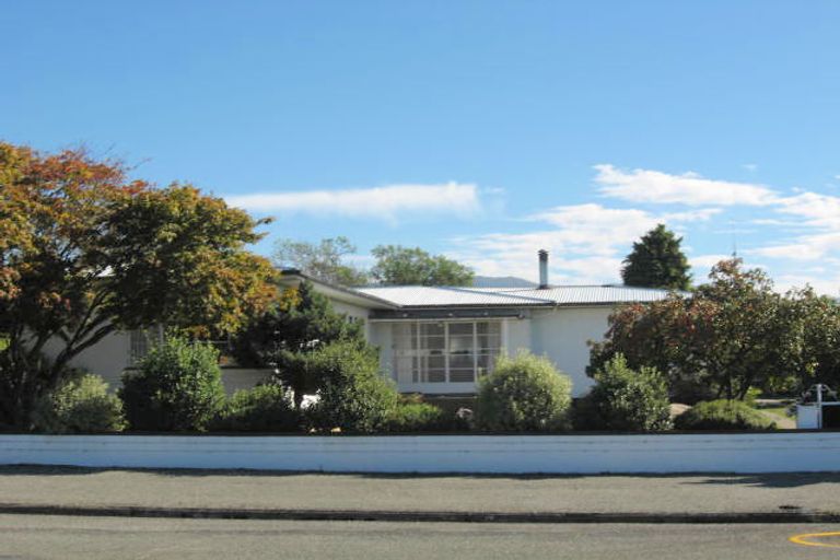 Photo of property in 60 Rhodes Street, Waimate, 7924