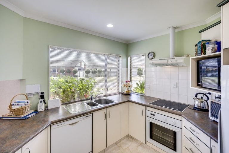 Photo of property in 17 Sloane Place, Taradale, Napier, 4112