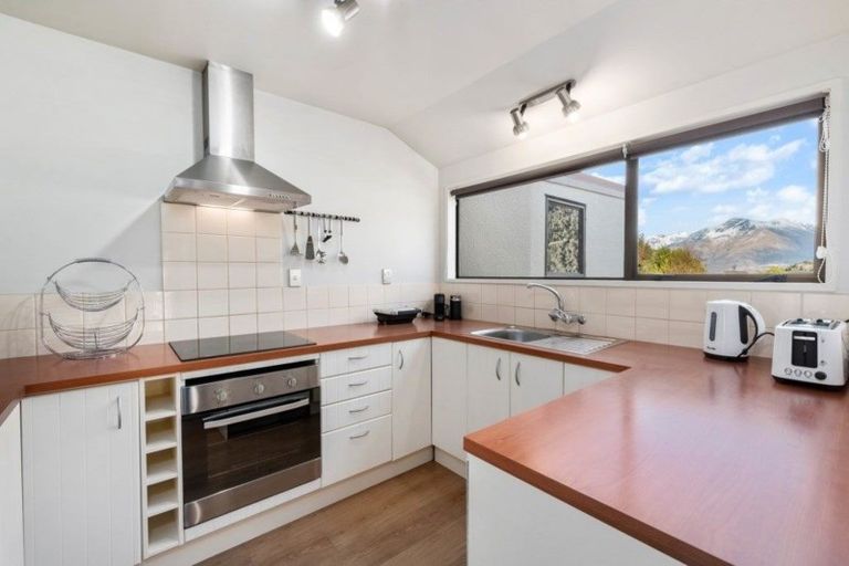 Photo of property in 25d Williams Street, Sunshine Bay, Queenstown, 9300