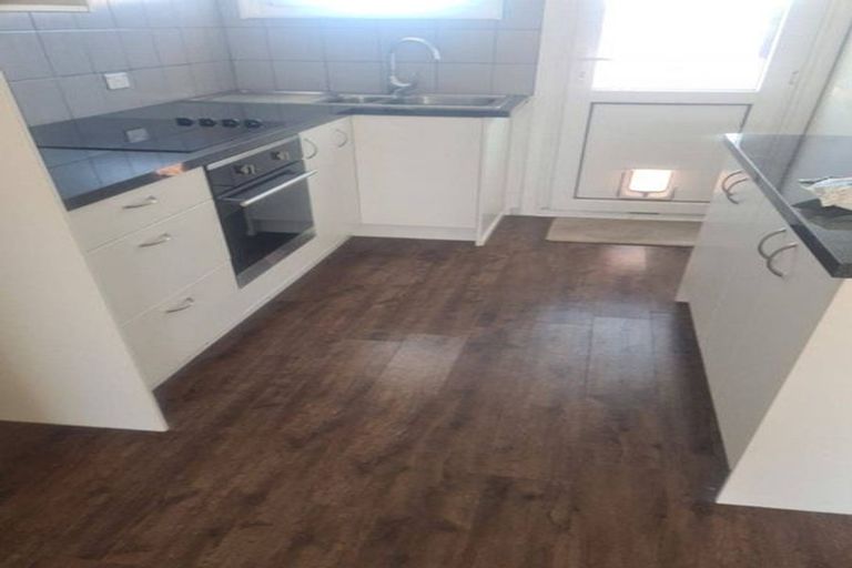 Photo of property in 4/14a Dickson Crescent, Hornby, Christchurch, 8042