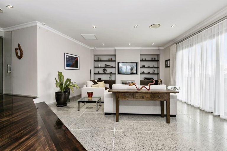 Photo of property in 35 Holdens Road, Henderson, Auckland, 0612