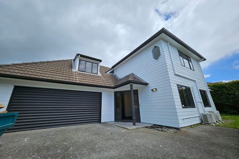 Photo of property in 2/5 Seacliffe Avenue, Belmont, Auckland, 0622