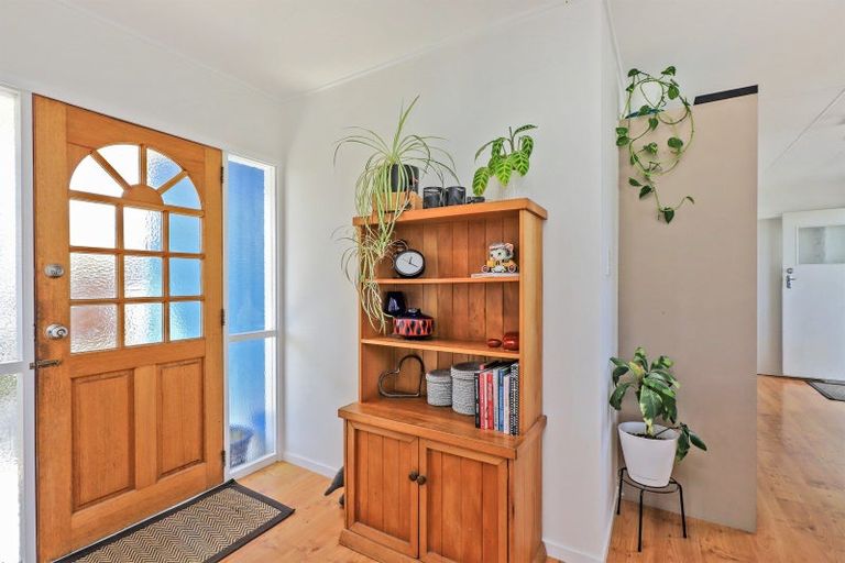 Photo of property in 15 Cooke Place, Taradale, Napier, 4112