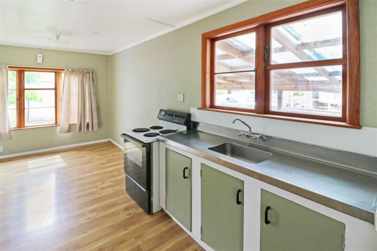 Photo of property in 10 Victor Street, Dannevirke, 4930