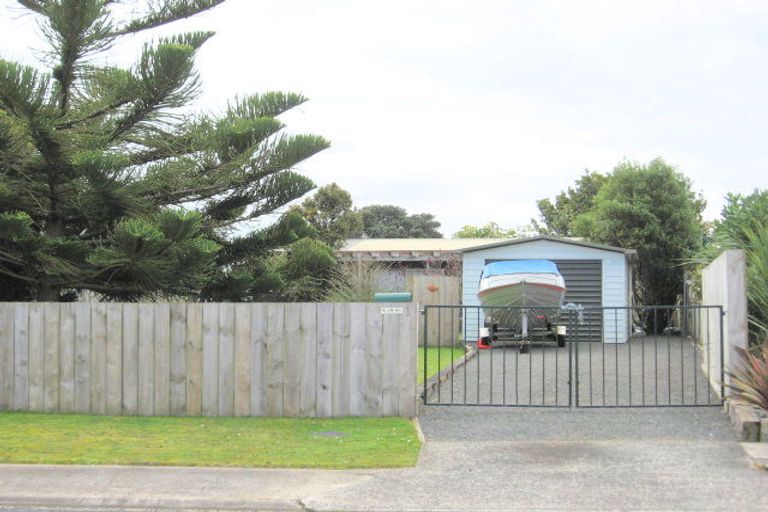 Photo of property in 1 Poplar Street, Whitianga, 3510