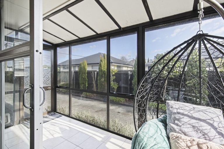 Photo of property in 2/500 Harewood Road, Harewood, Christchurch, 8051