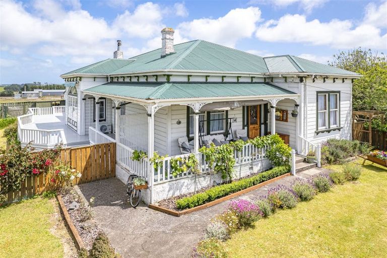 Photo of property in 135 Weraroa Road, Waverley, 4510