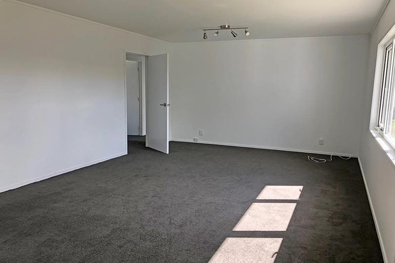 Photo of property in 1/18 Tironui Station Road East, Papakura, 2112