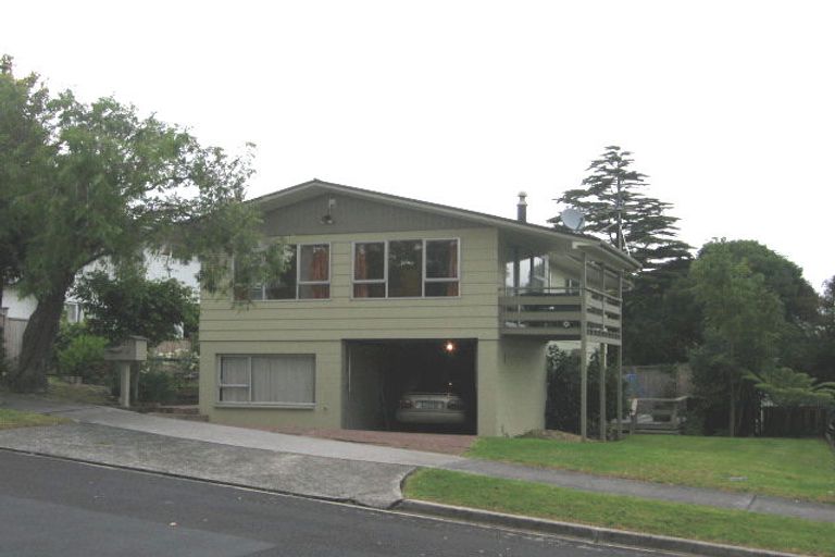 Photo of property in 4 Barlow Place, Chatswood, Auckland, 0626