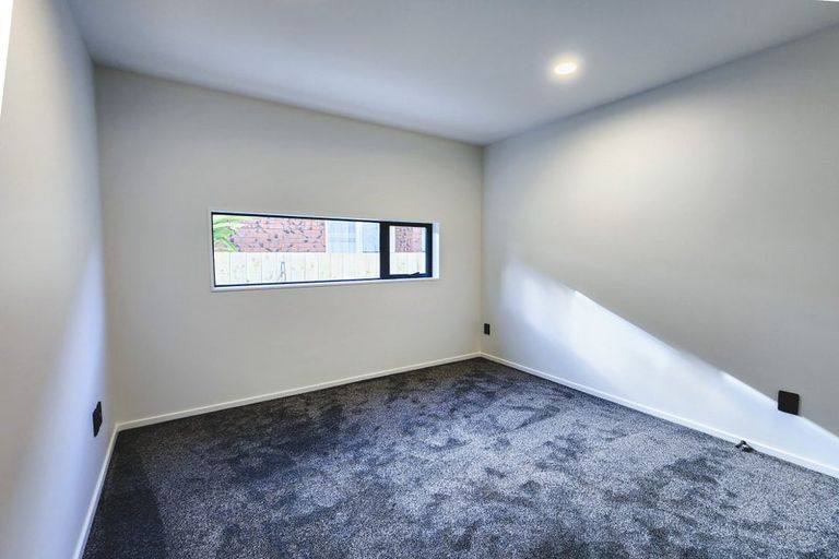 Photo of property in 2 Embling Place, Eastern Beach, Auckland, 2012