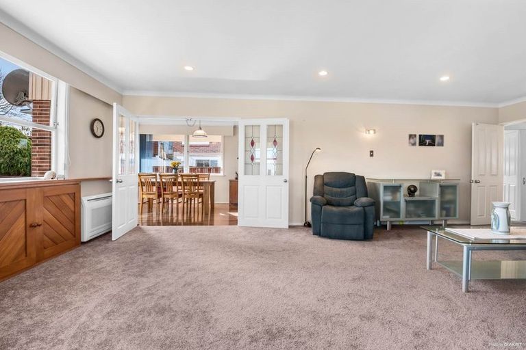 Photo of property in 20 Valley View Road, Glenfield, Auckland, 0629